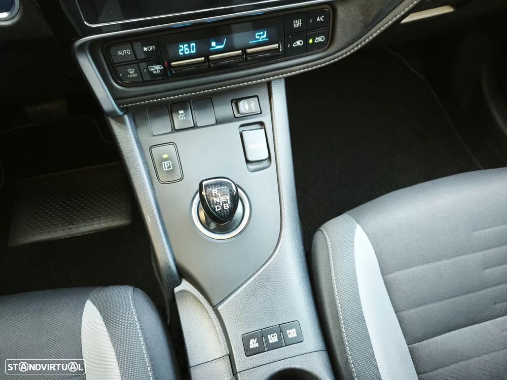 Toyota Auris 1.8 HSD Comfort+J17 - 32