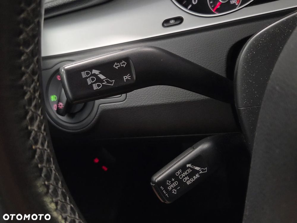 Volkswagen Passat Variant 2.0 TDI BlueMotion Technology DPF Comfortline - 38