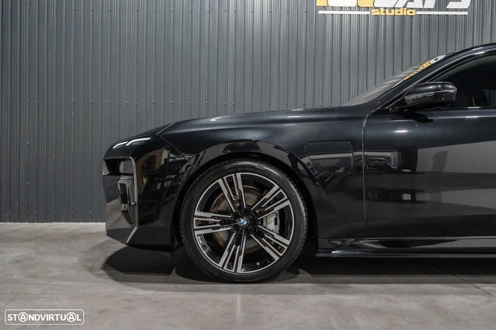 BMW 750 750e xDrive Pack Desportivo M - 33