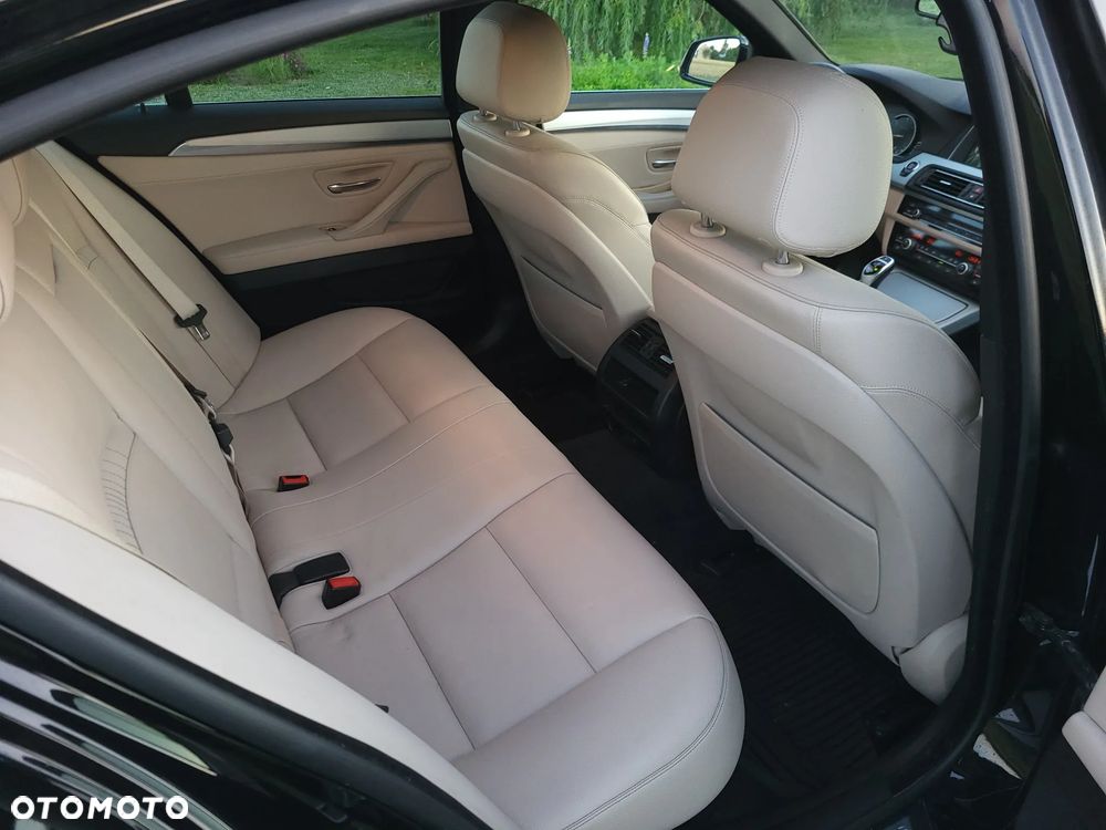 BMW Seria 5 525d xDrive - 25