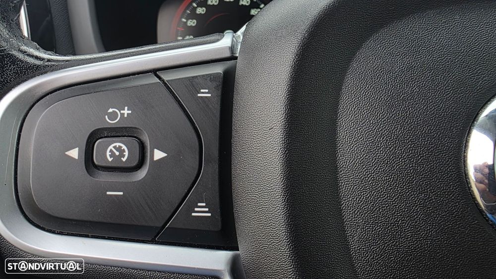 Volvo V60 2.0 D3 Momentum Core - 27