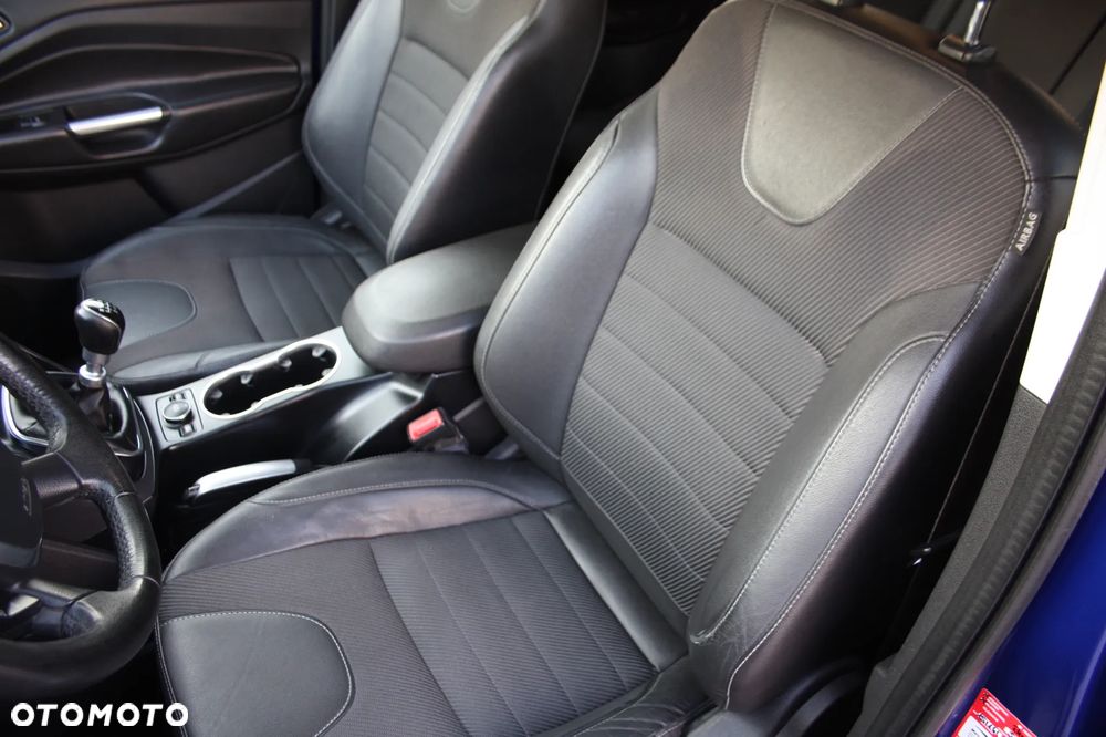 Ford Kuga 1.6 EcoBoost 2x4 Titanium - 38