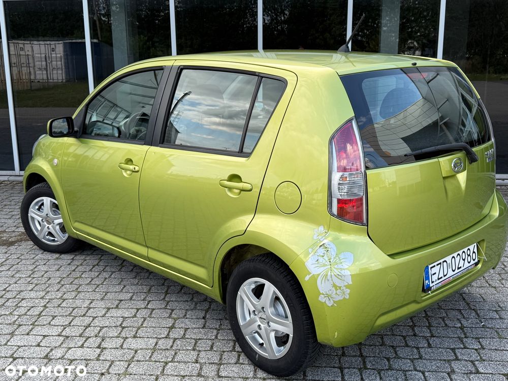 Daihatsu Sirion 1.0 - 4