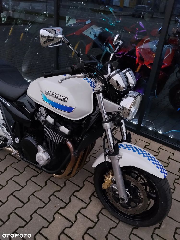 Suzuki GSX - 6