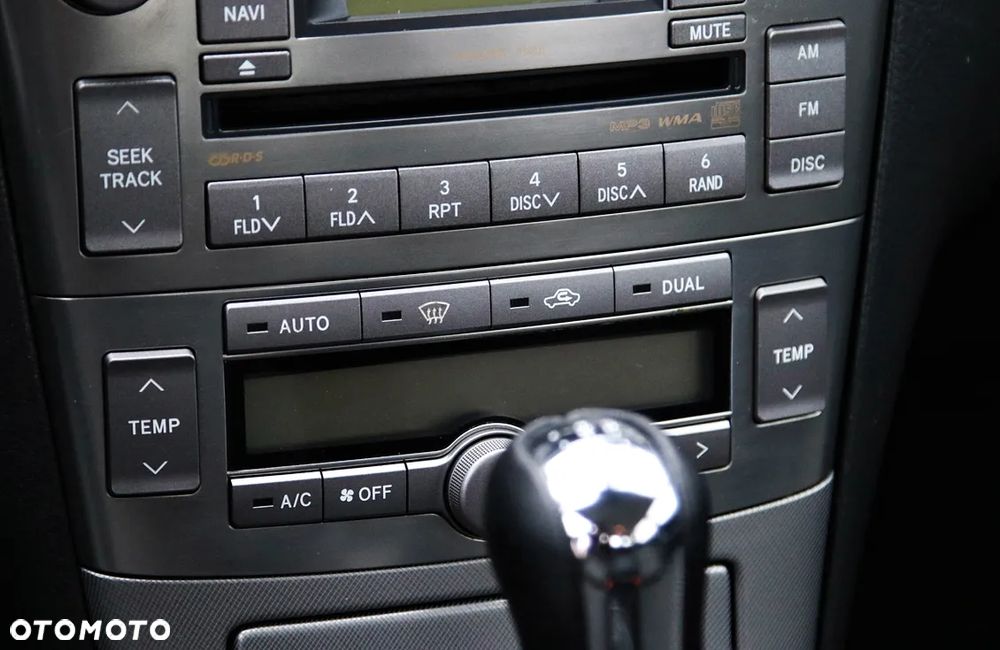 Toyota Avensis 1.8 VVT-i Sol Premium - 25