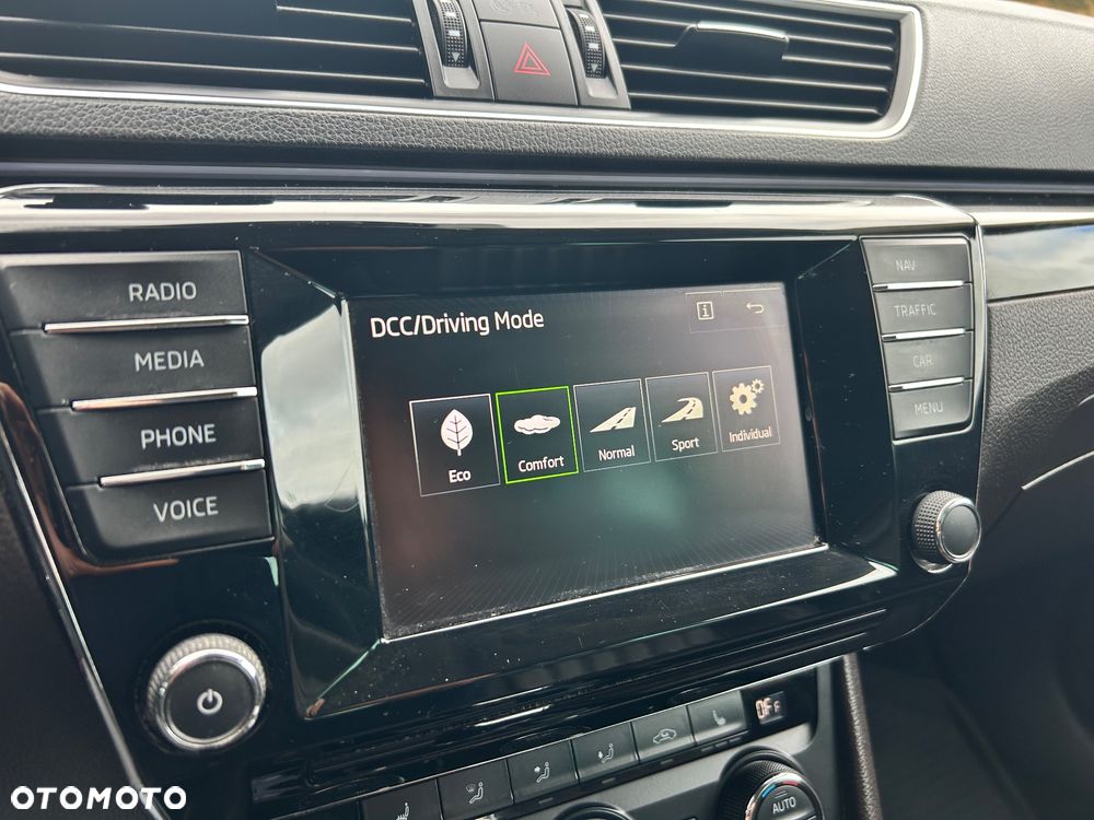Skoda Superb 2.0 TDI L&K DSG - 26