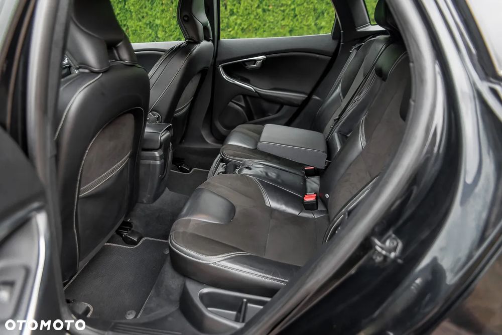 Volvo V40 D2 R Design - 32