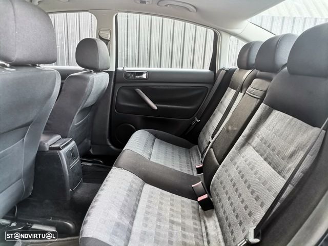 VW Passat 1.9 TDi Highline - 5