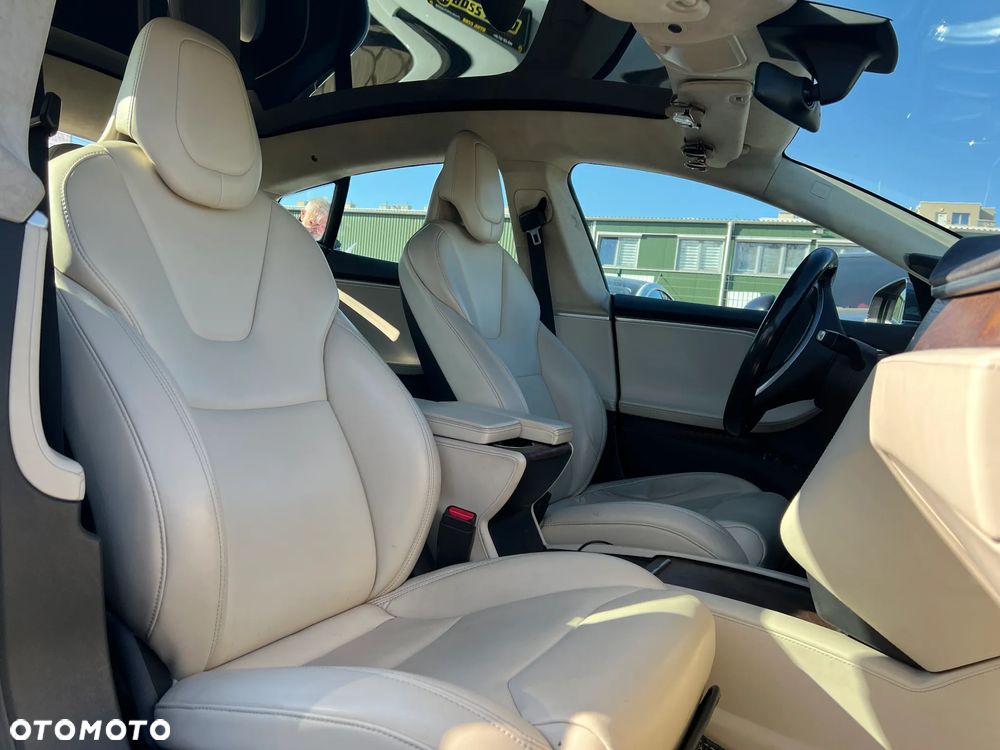 Tesla Model S - 23