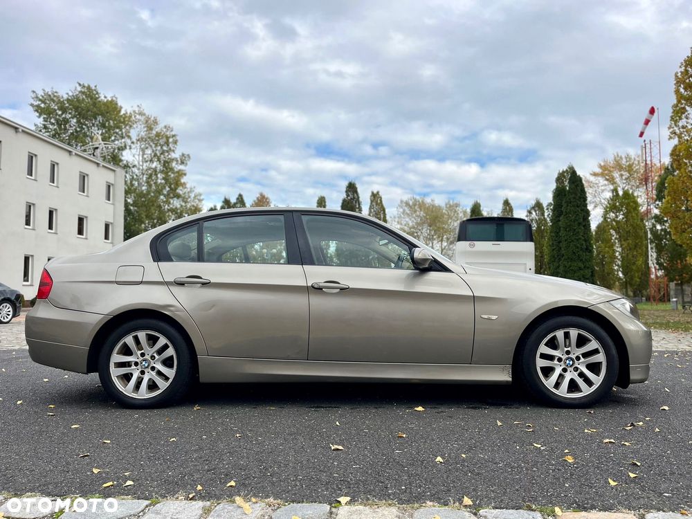 BMW Seria 3 318i - 4