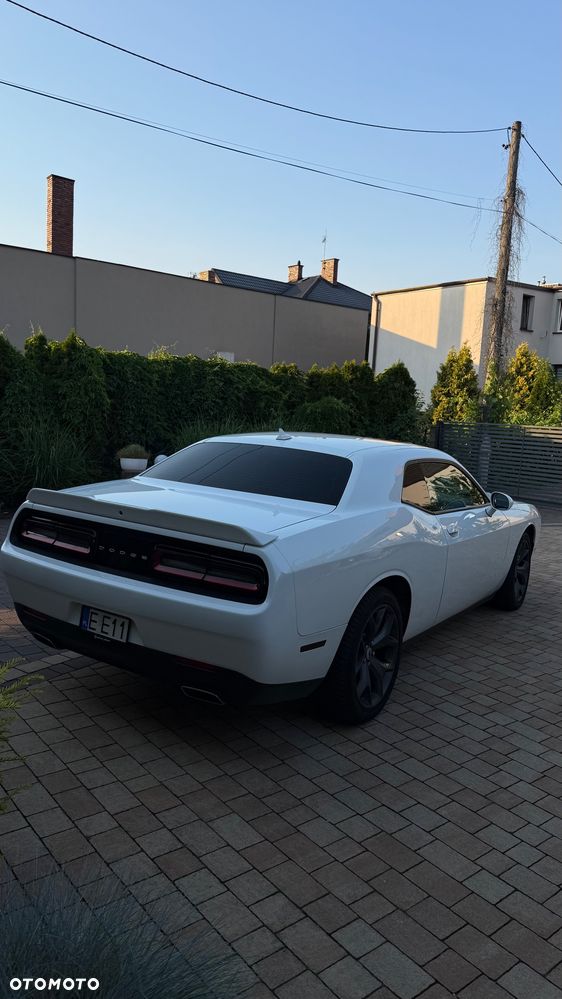Dodge Challenger - 12