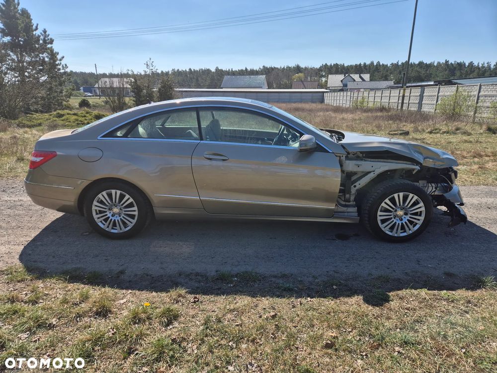 Mercedes-Benz Klasa E 250 CGI BlueEFFICIENCY Automatik Avantgarde - 7