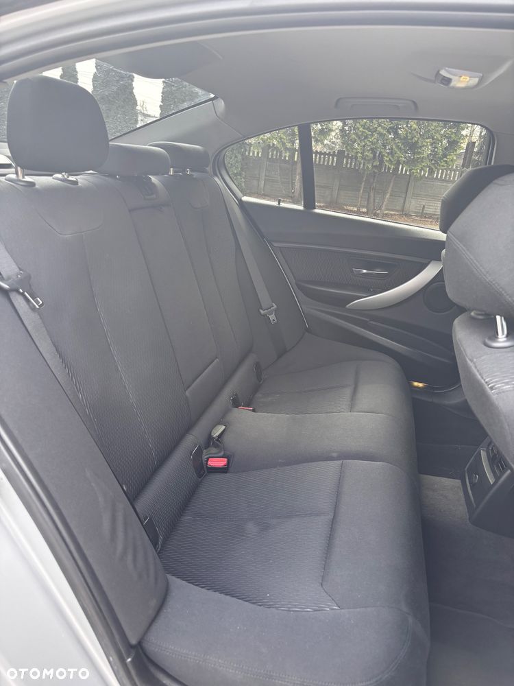BMW Seria 3 320d DPF Efficient Dynamics Edition - 16