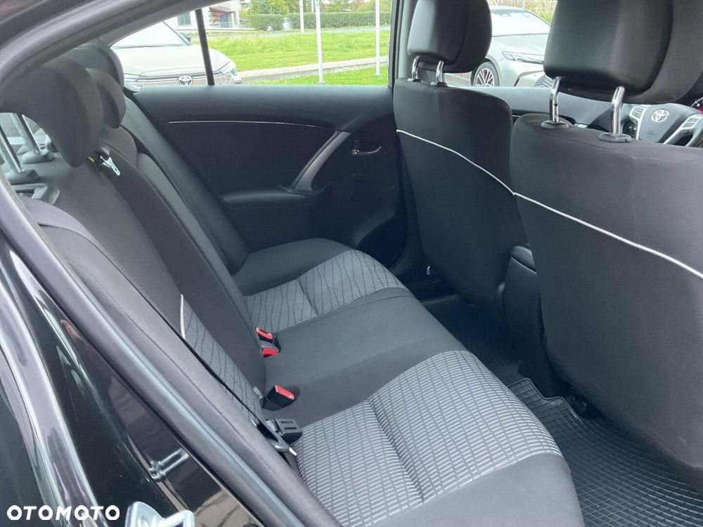 Toyota Avensis 1.6 Luna - 11