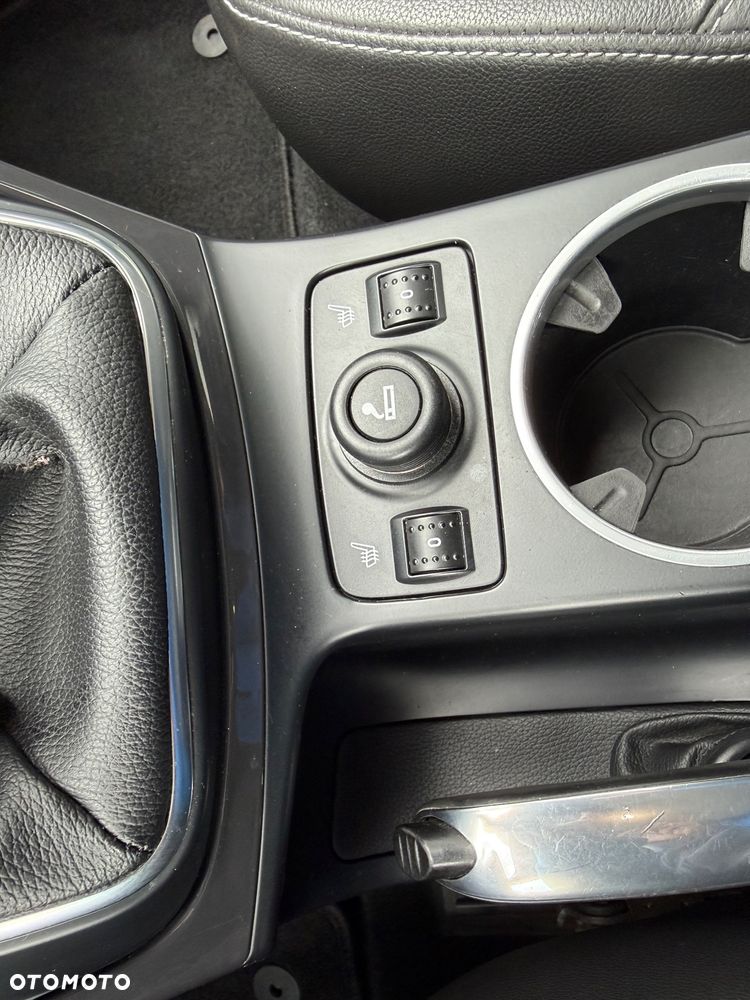 Ford Kuga 2.0 TDCi 2x4 Titanium - 32