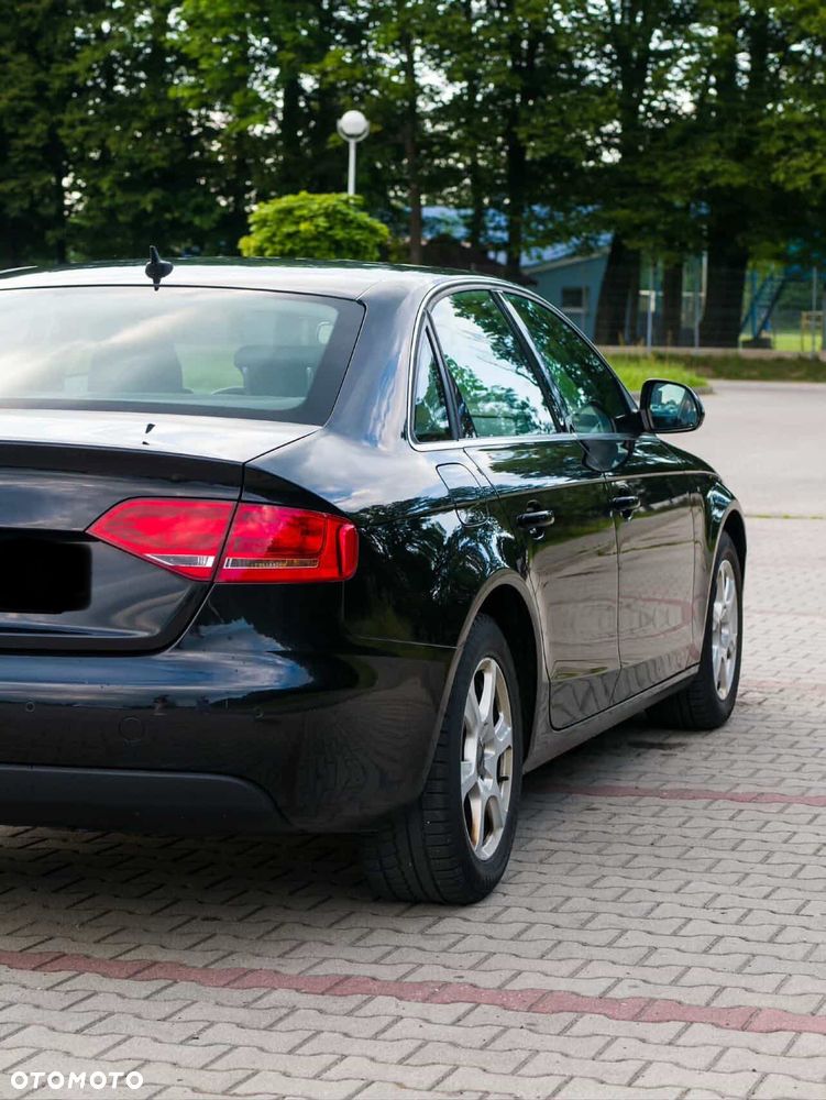 Audi A4 Limousine - 8
