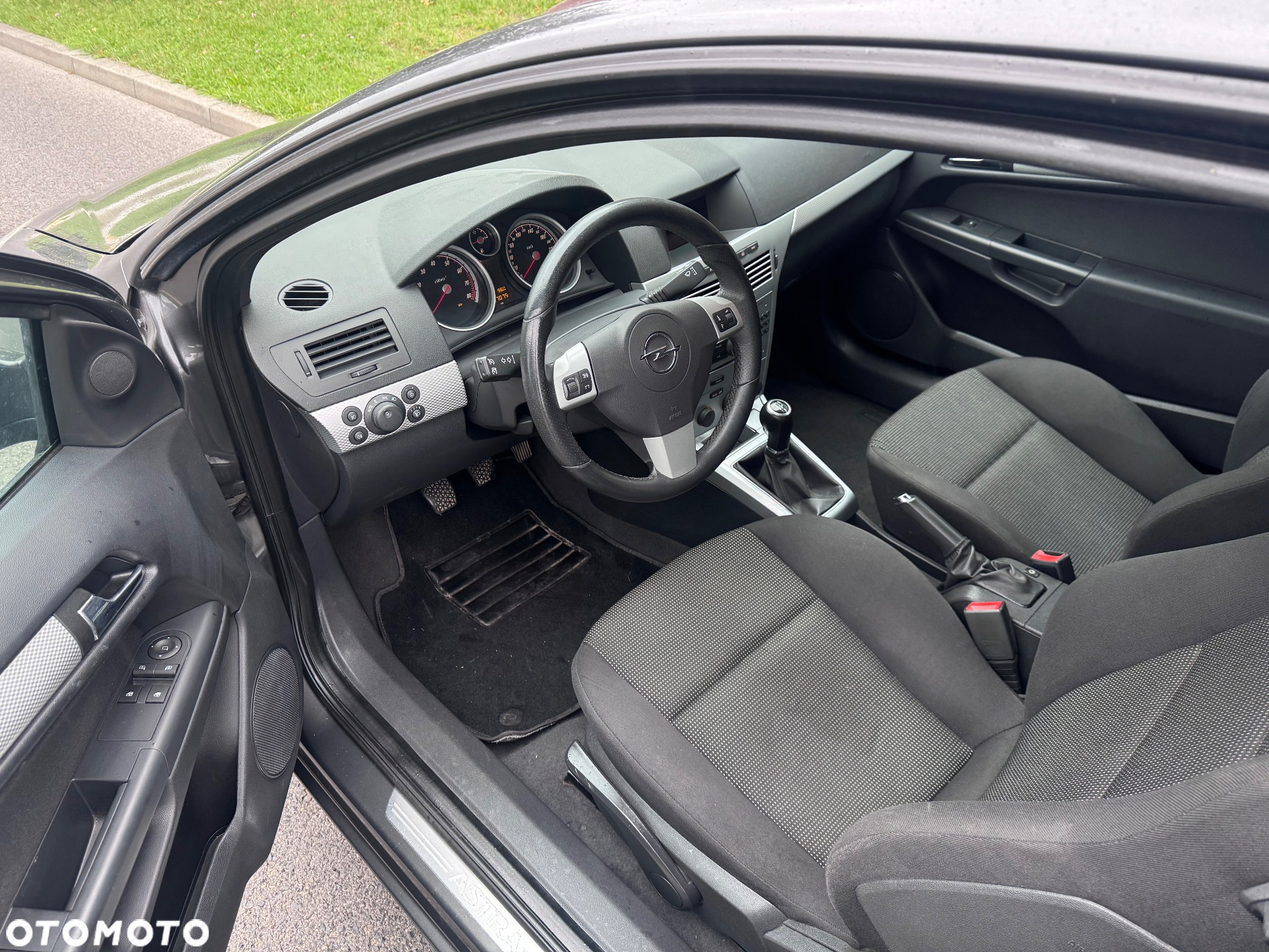 Opel Astra GTC 1.8 Sport - 10