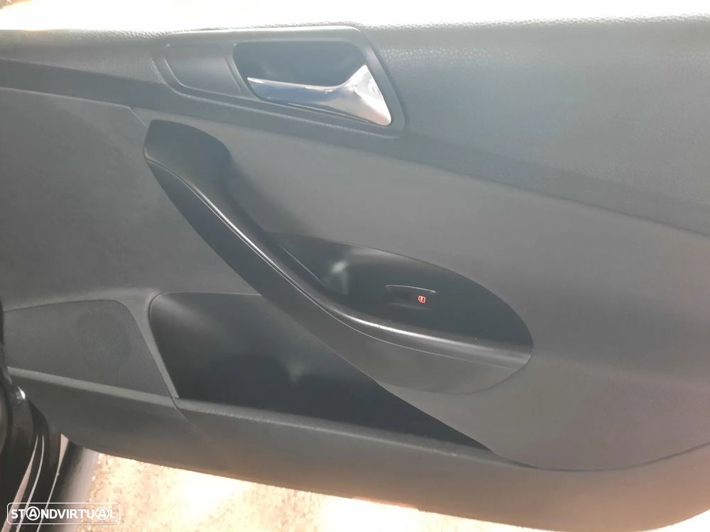 VW Passat Variant 2.0 TDi Confortline - 28