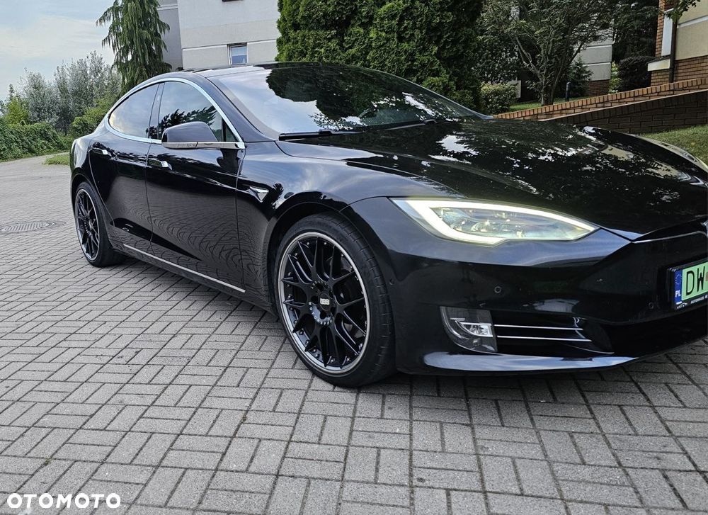 Tesla Model S - 2
