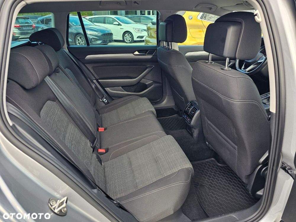 Volkswagen Passat - 19
