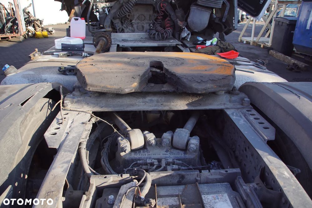 Pojazd na części - Mercedes Actros MP4 1845 12.8 449 KM OM471LA G211-12 9147 2018R Silnik Skrzynia Drzwi Grill Siodło Zbiornik Lampa Lusterko Deska Kokpit Sterownik Moduł Czujnik Licznik Panel Kierownica - 16