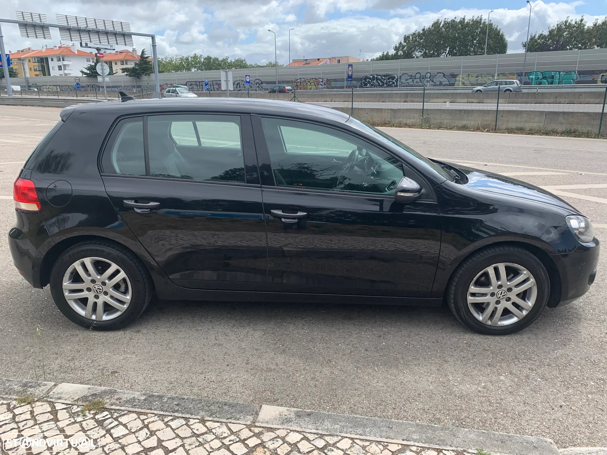 VW Golf 2.0 TDi BlueMotion Confortline - 4