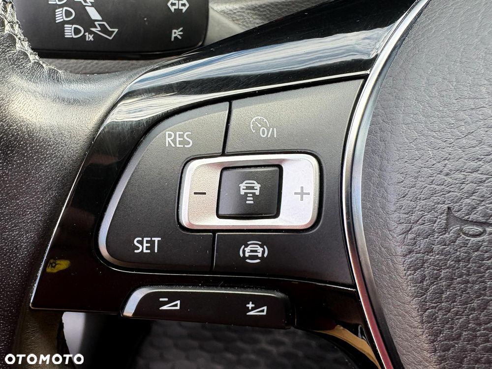 Volkswagen T-Roc 1.0 TSI Advance - 25