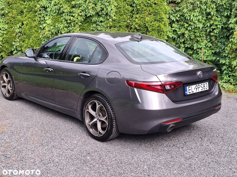 Alfa Romeo Giulia 2.0 Turbo Business - 1