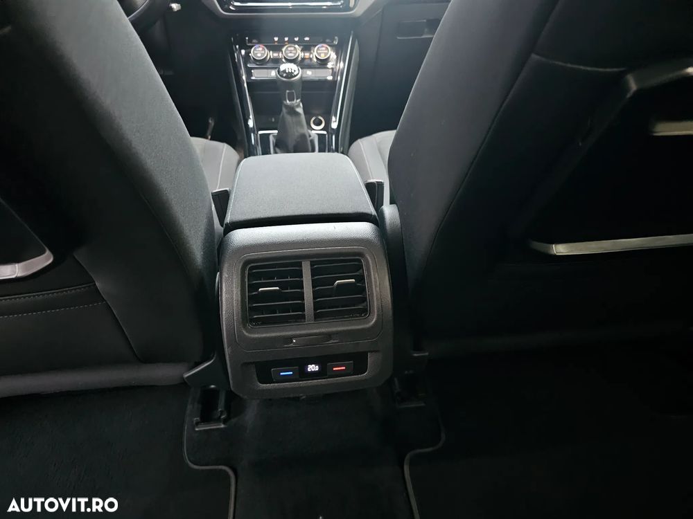 Volkswagen Touran 1.6 TDI SCR BlueMotion Technology Comfortline - 17