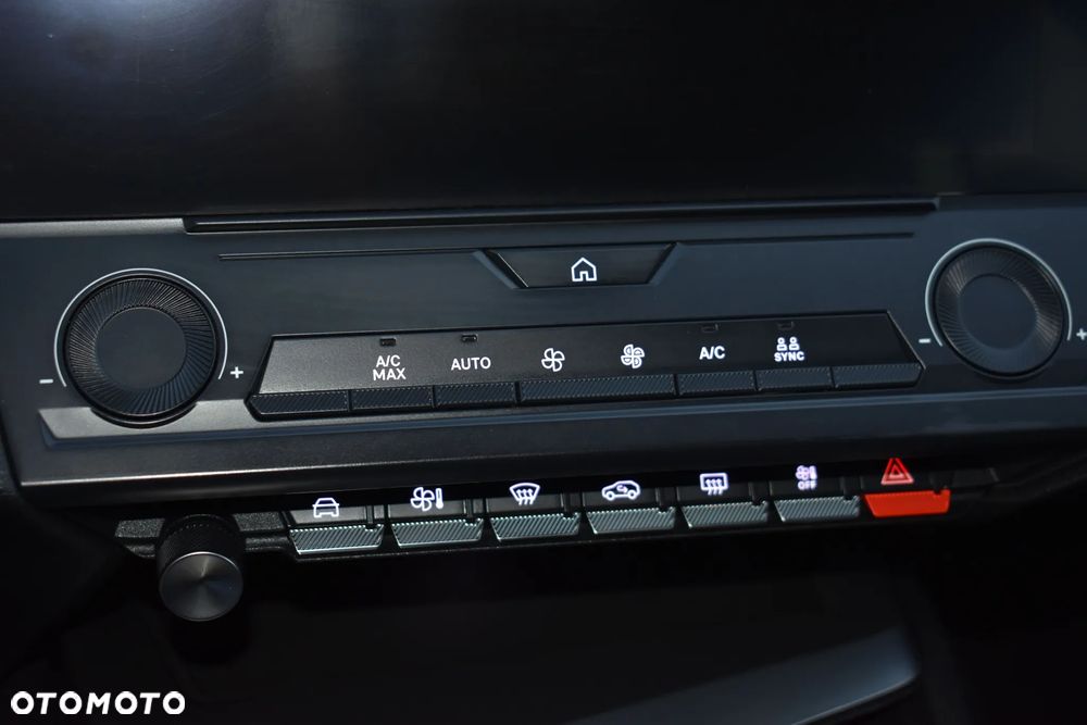 Peugeot 308 180 e-EAT8 GT - 29