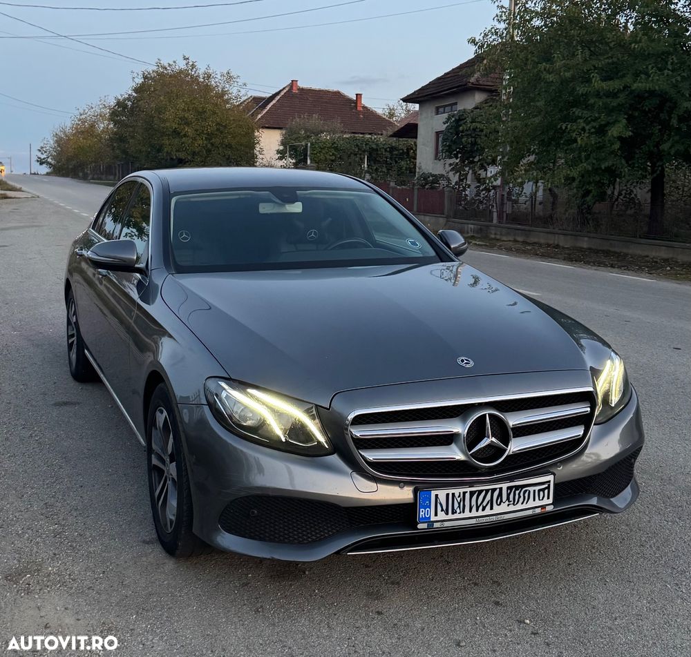 Mercedes-Benz E 220 d Aut. - 1