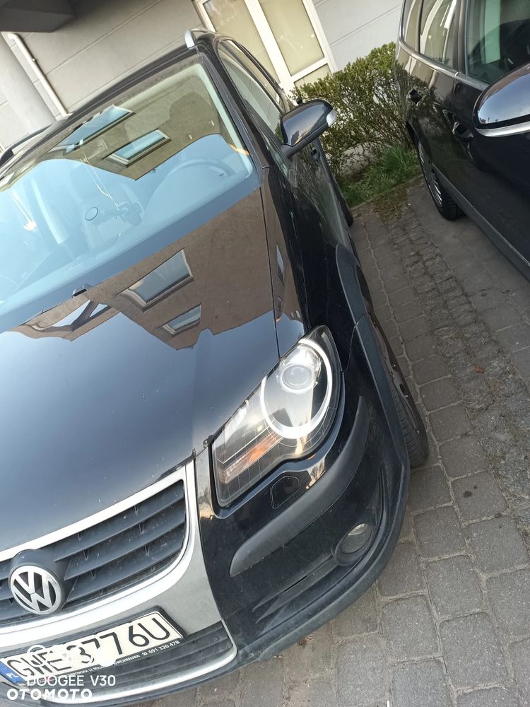 Volkswagen Touran 2.0 TDI DPF Cross DSG - 3