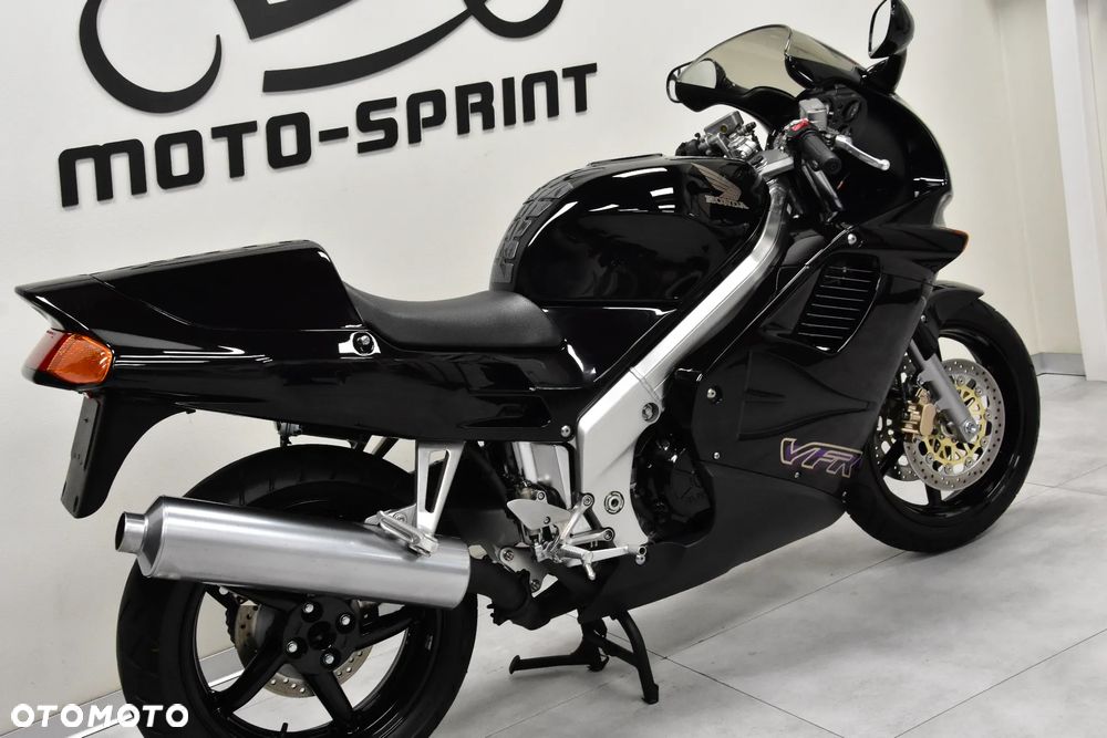 Honda VFR - 10
