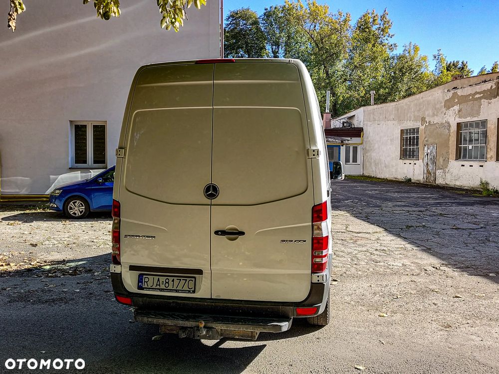 Mercedes-Benz Sprinter - 5