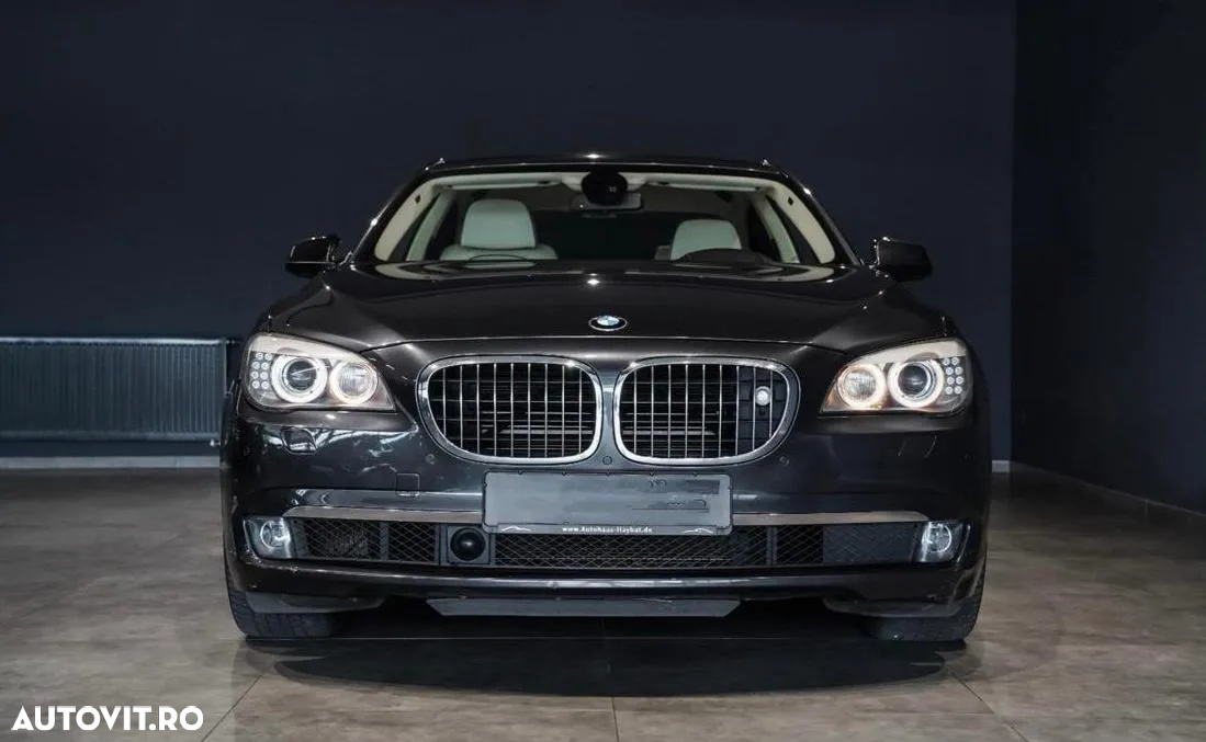 BMW Seria 7 750i xDrive Aut. - 2