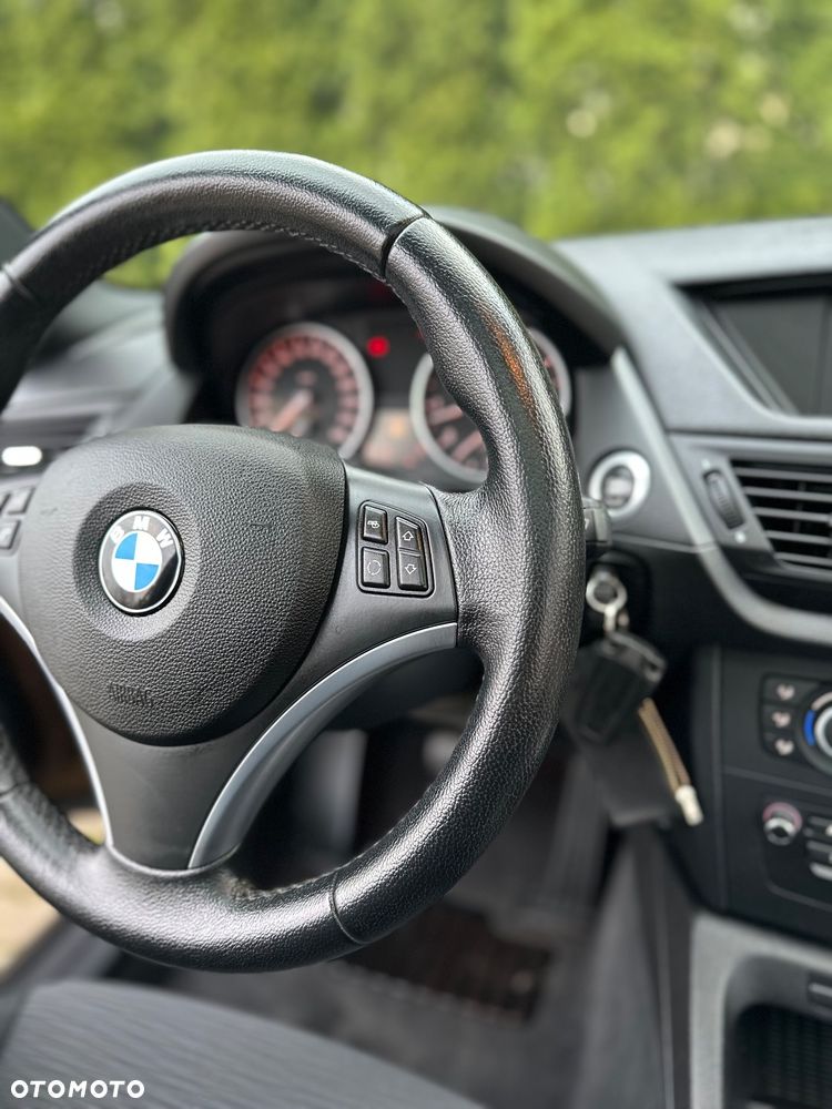 BMW X1 sDrive18i Sport Line - 24