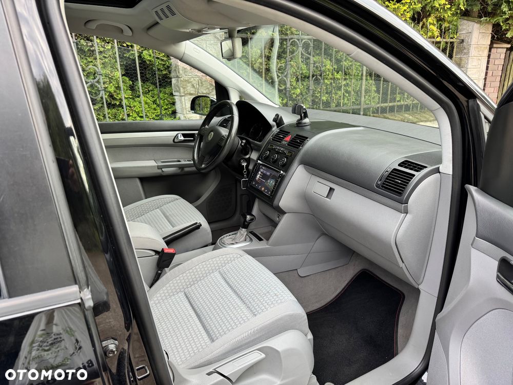 Volkswagen Touran 1.9 TDI Conceptline DSG - 8