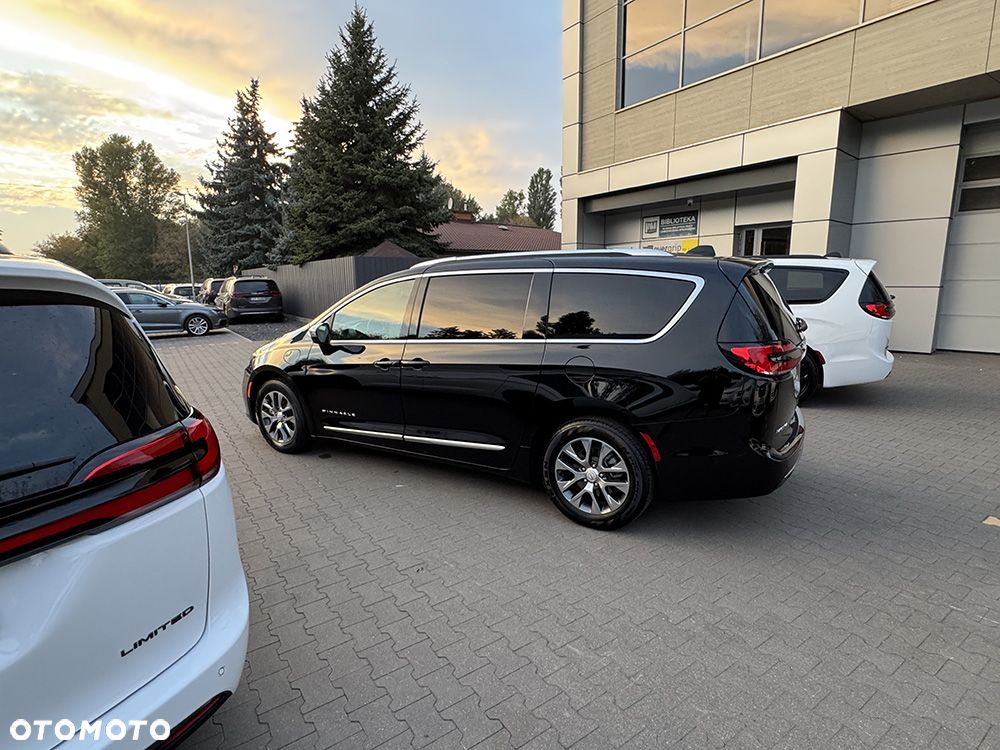 Chrysler Pacifica 2025 photo 3
