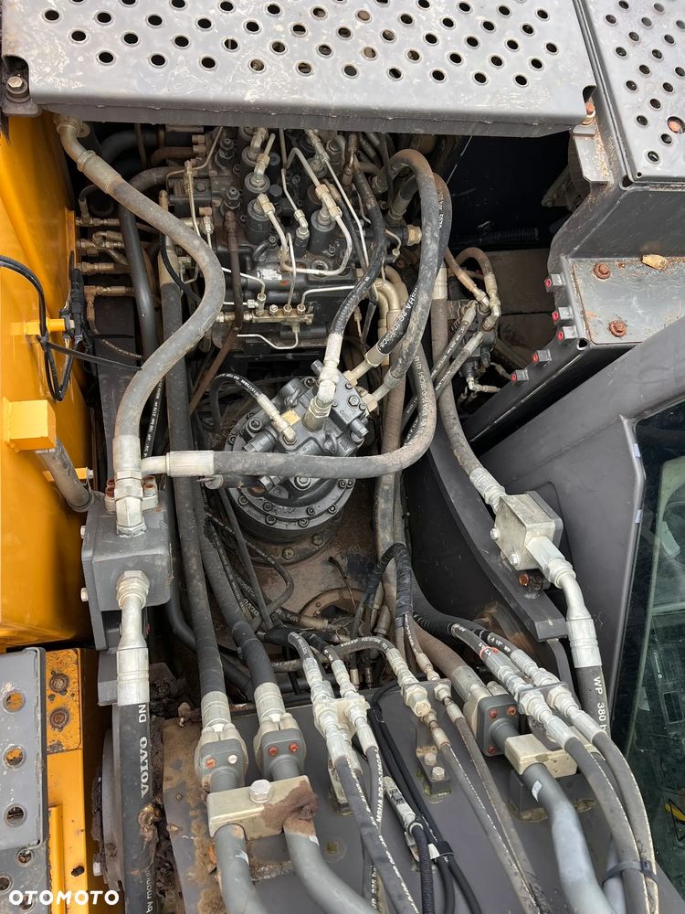 Volvo EC220 EL - 13
