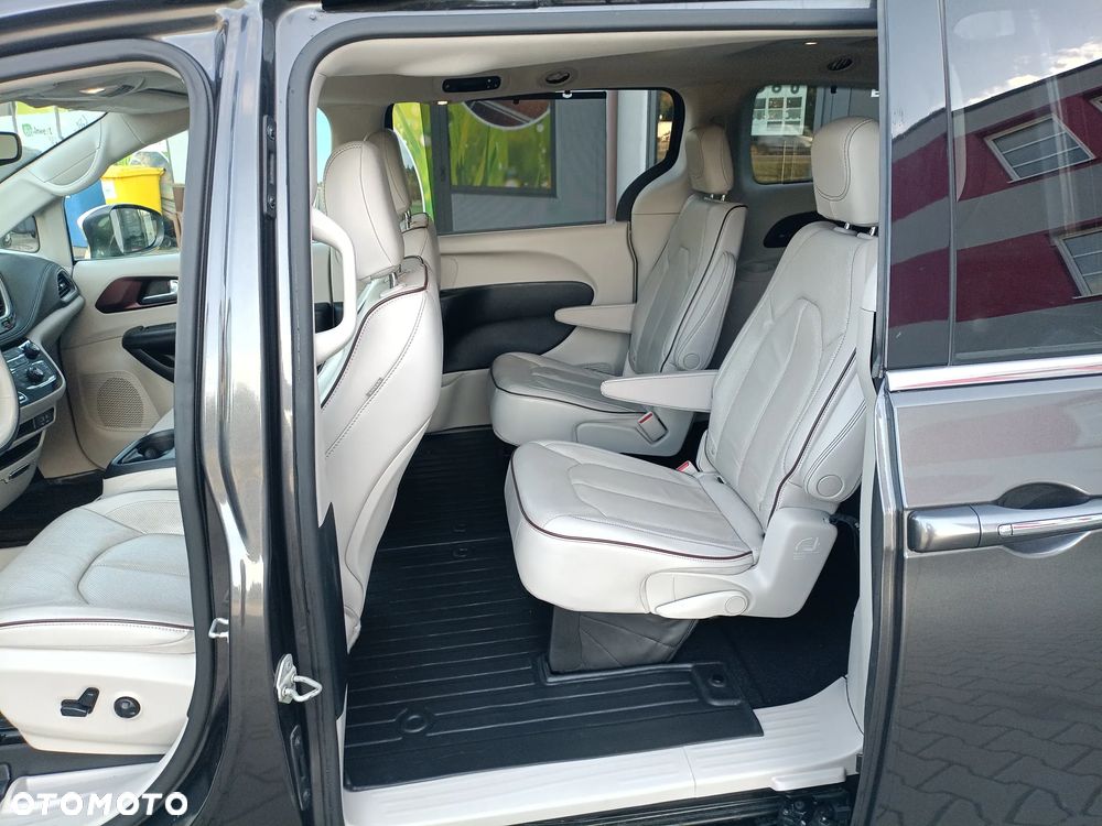 Chrysler Pacifica - 13