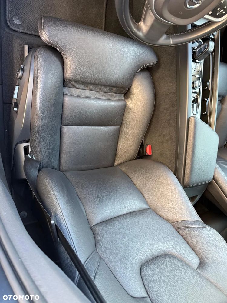 Volvo XC 60 D5 AWD Momentum - 18