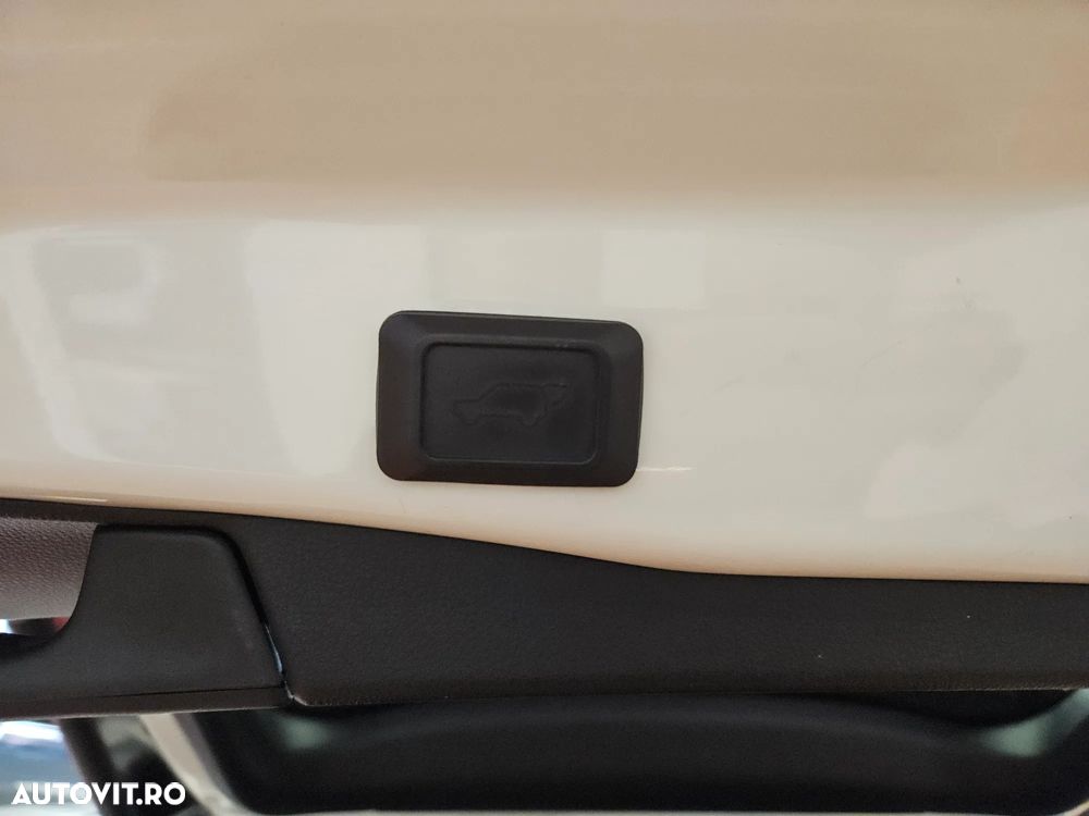 Toyota RAV4 2.5 Hybrid VVT-iE 4x4 Luxury - 27