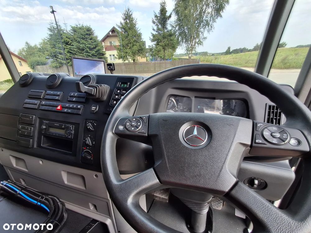Mercedes-Benz Econic 1827 Zamiatarka FAUN Viajet EURO 6 PM10 Dodatkowy Silnik W Zabudowie Dodatkowa Szczotka Odchwaszczarka Dodatkowy Zbiornik Wody Rura do Liści Studzienek Samochód Jak Nowy 860 km Przebiegu 2023 Rok Zamiatarka Uliczna - 35