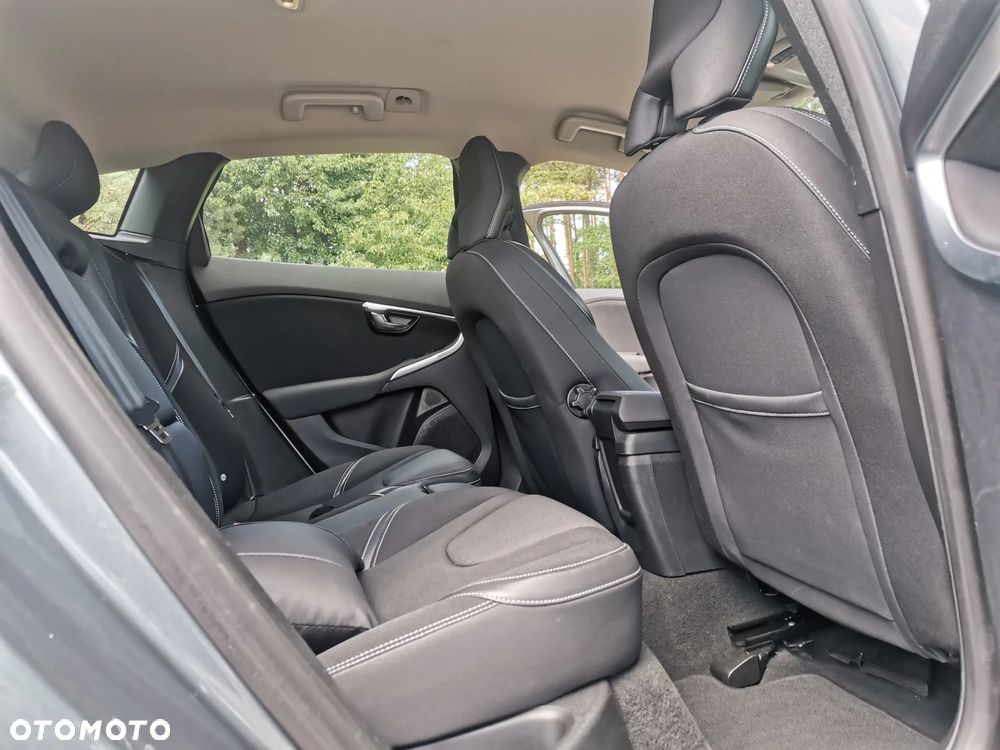 Volvo V40 D4 Drive-E Momentum - 10