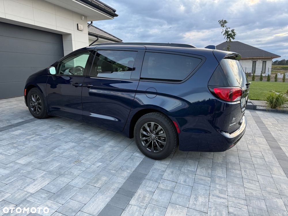 Chrysler Pacifica - 17