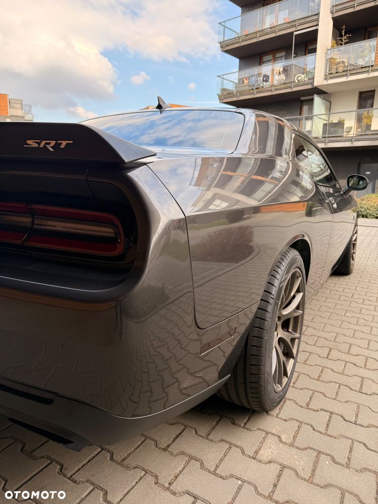 Dodge Challenger - 16