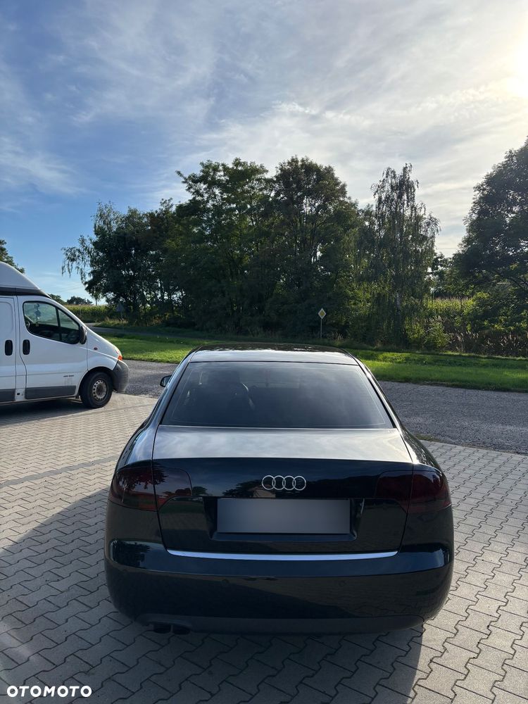 Audi A4 Limousine - 13