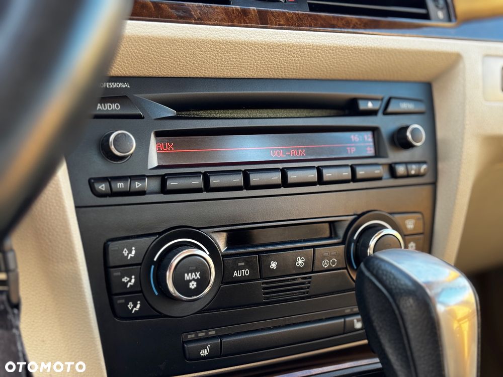 BMW Seria 3 325i - 24