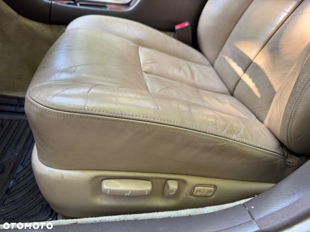 Lexus LS - 19