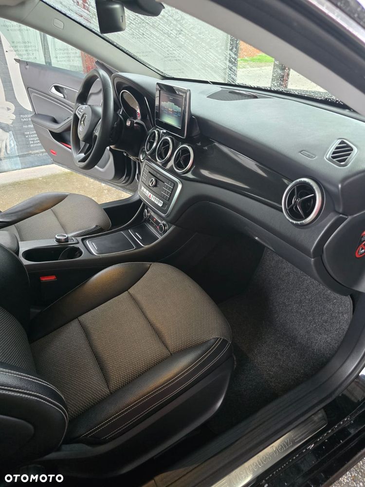 Mercedes-Benz CLA 180 7G-DCT - 13